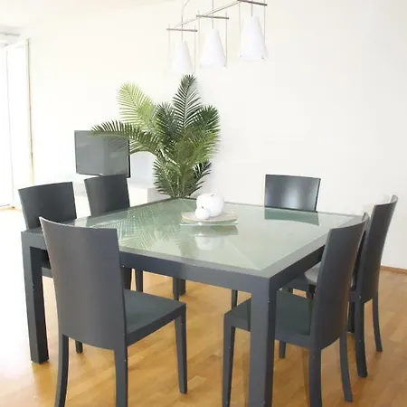River Apartman
